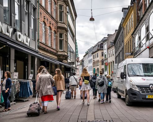 People walking along a shopping street in Aalborg